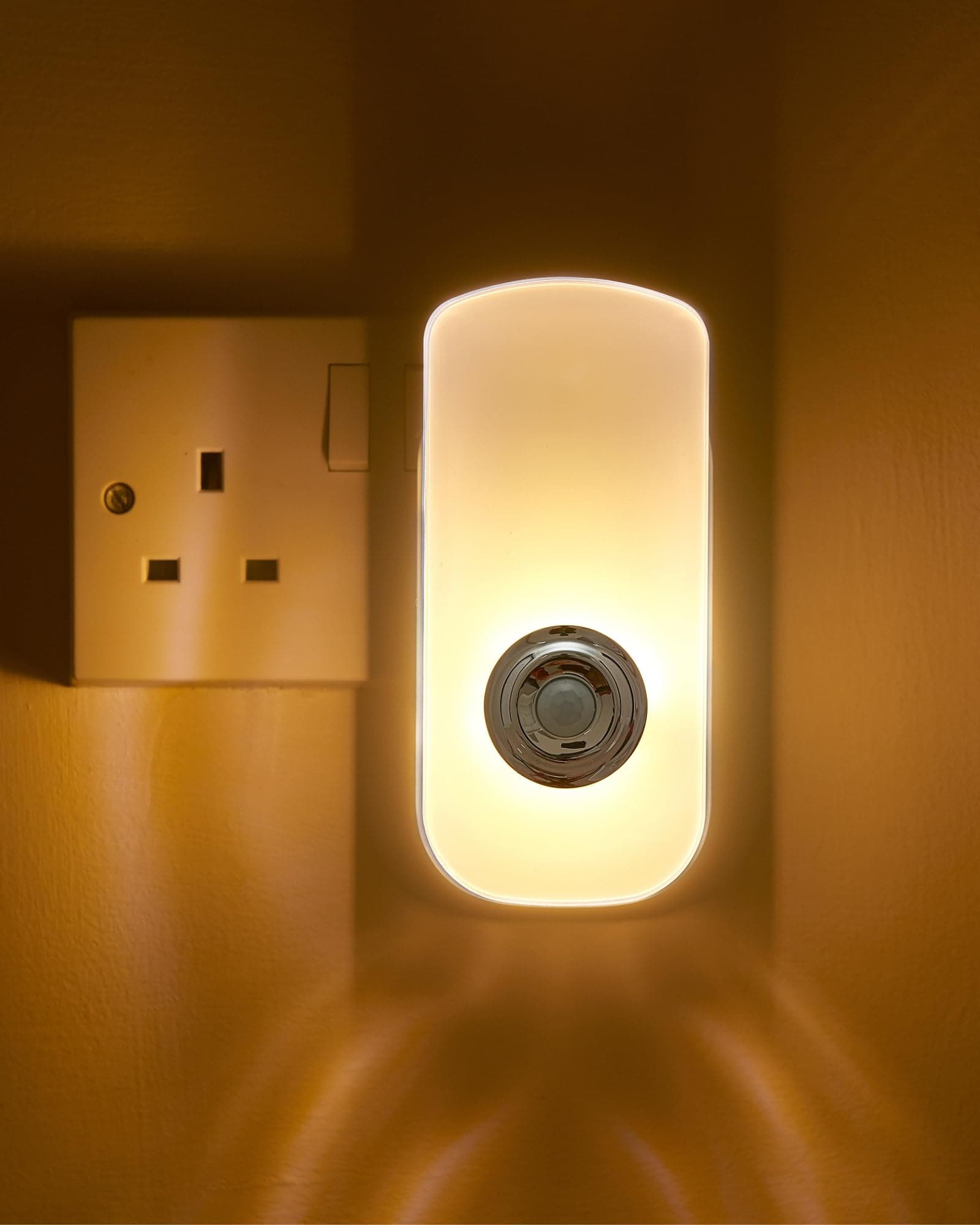 Auraglow Plug In PIR Motion Sensor LED Night Light Hallway Safety Living Aid & Emergency Torch - Warm White