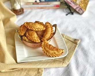 Worth2Deal Kerala Malabar Chicken Samosa 500g | Traditional Kozhi Ada | South Indian Non-Veg Snack | Crispy Chicken Samosa | Ready-to-Eat Malabar Snack